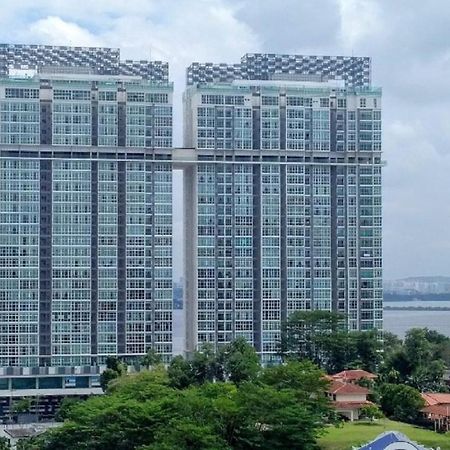 Experience The Coast - Hostahome Suites At Paragon Residence Near Downtown ジョホールバル エクステリア 写真