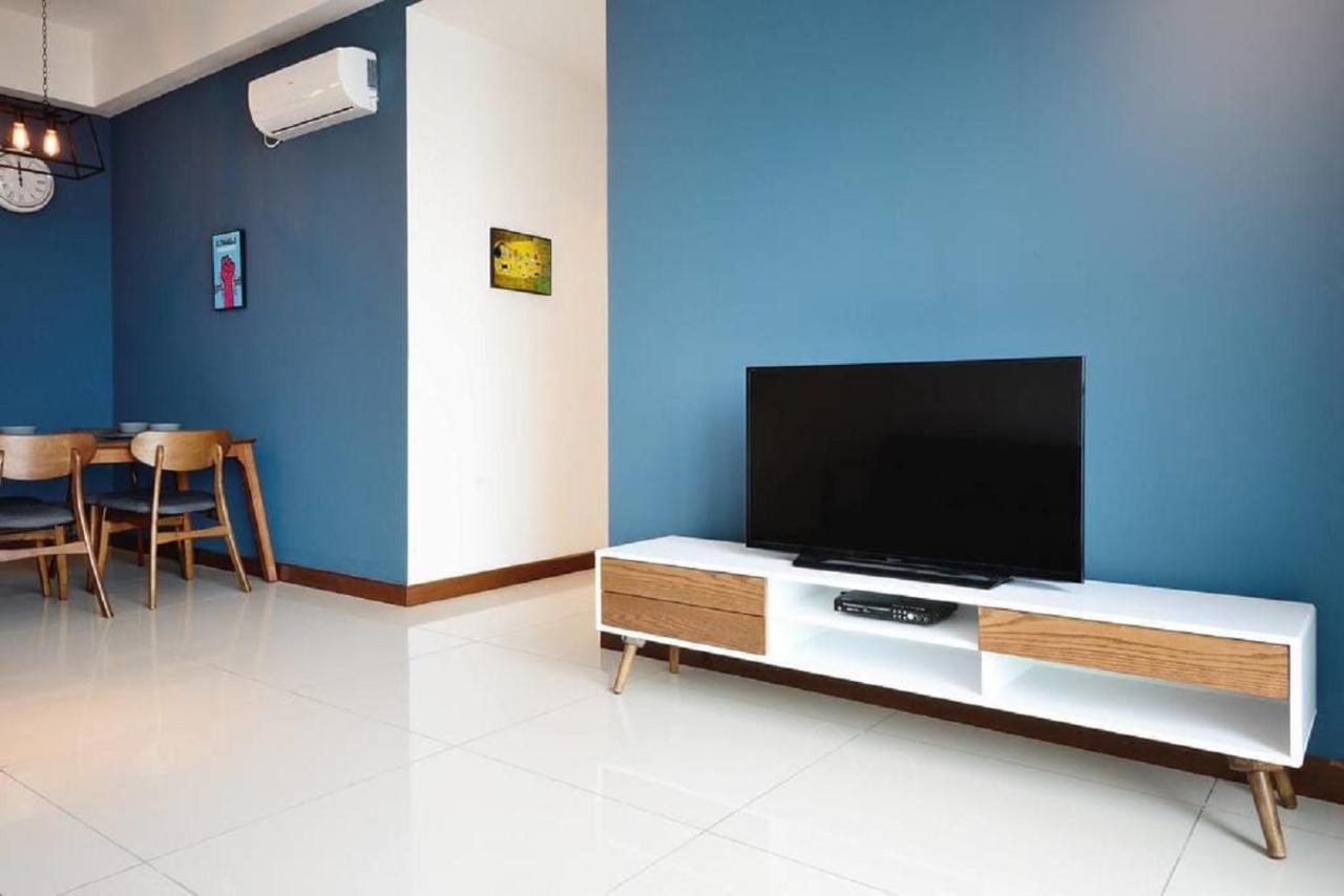Experience The Coast - Hostahome Suites At Paragon Residence Near Downtown ジョホールバル エクステリア 写真