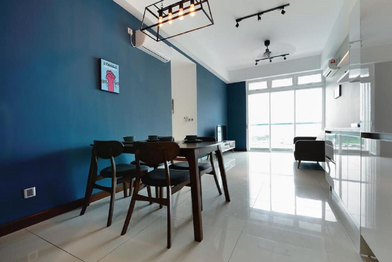 Experience The Coast - Hostahome Suites At Paragon Residence Near Downtown ジョホールバル エクステリア 写真